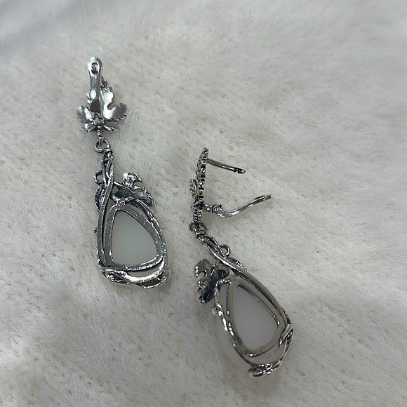 Vintage Water Droplets White Stone Silver Color Metal Maple Leaf Dangle Earrings - Picture 4 of 6